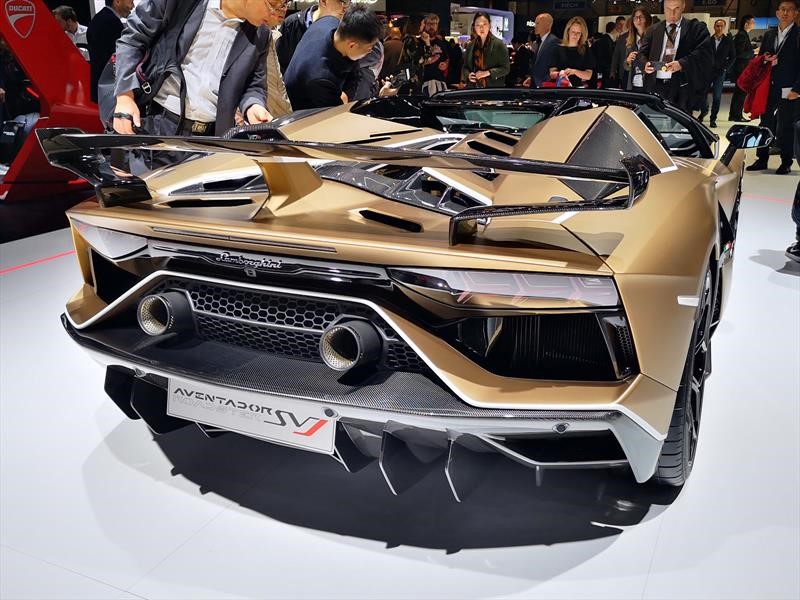 Lamborghini Aventador SVJ Roadster