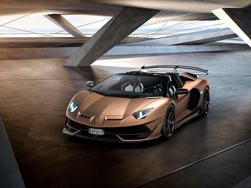 Lamborghini Aventador SVJ Roadster