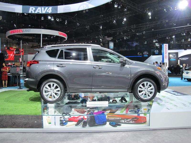 Toyota RAV4 2013 en el Salón de Los Ángeles