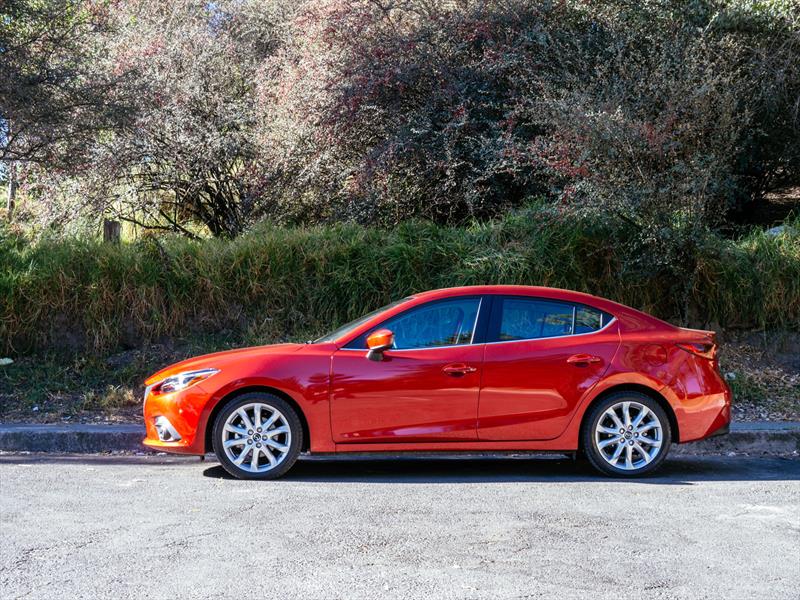 Mazda3 sedán 2014