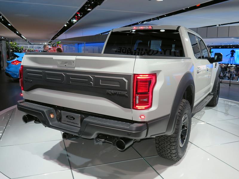 Ford F-150 Raptor SuperCrew