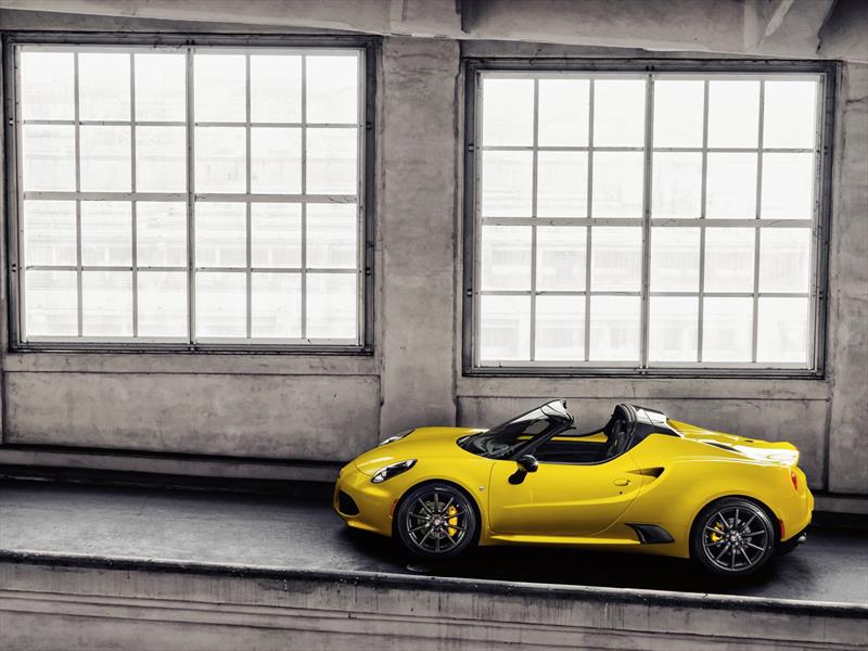 Alfa Romeo 4C Spider 2015