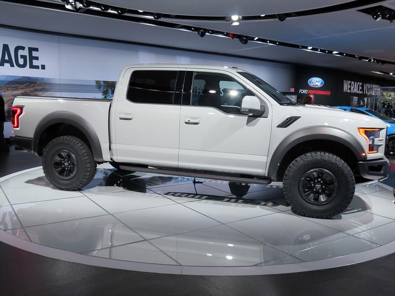 Ford F-150 Raptor SuperCrew