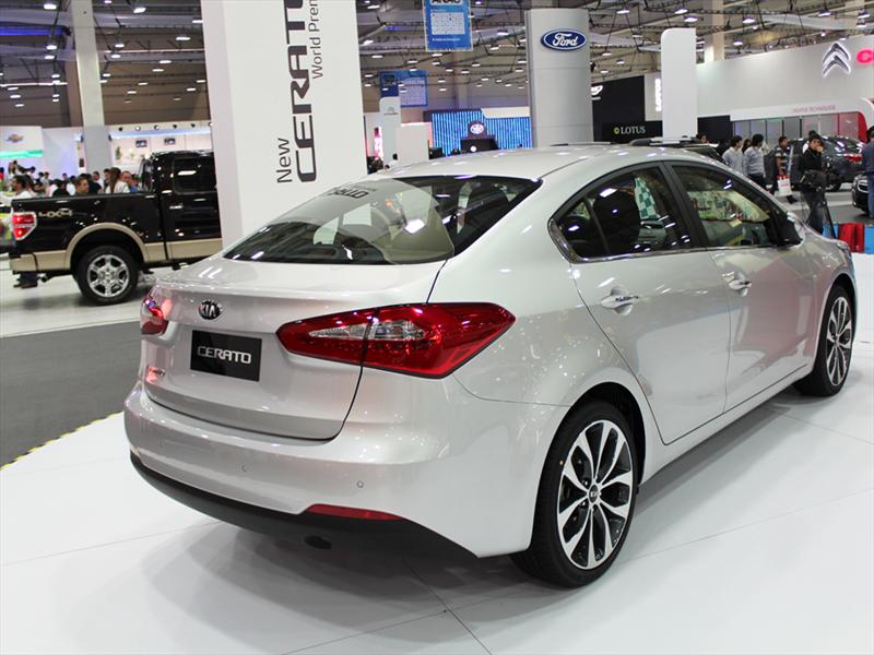 Nuevo Kia Cerato 2013 en el Salón del Automóvil
