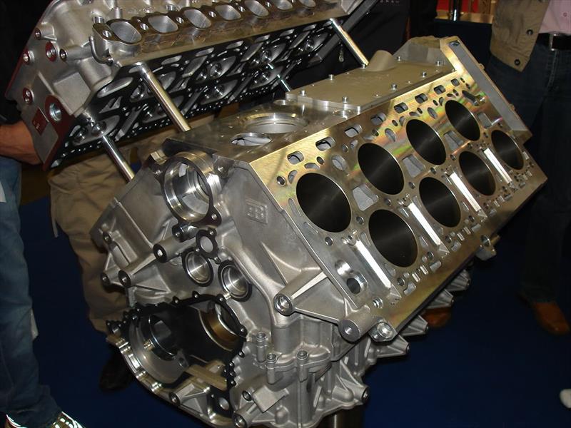 Motor W 16 del Bugatti Veyron creado a base de unir dos V8 con ángulo cerrado.