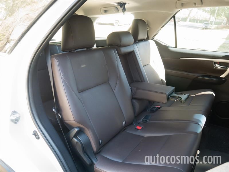 Nueva Toyota SW4 a prueba