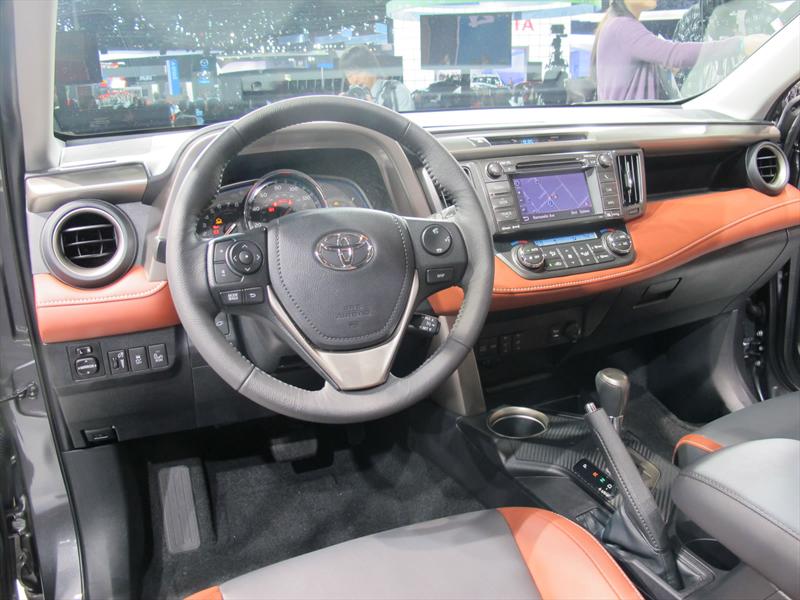 Toyota RAV4 2013 en el Salón de Los Ángeles