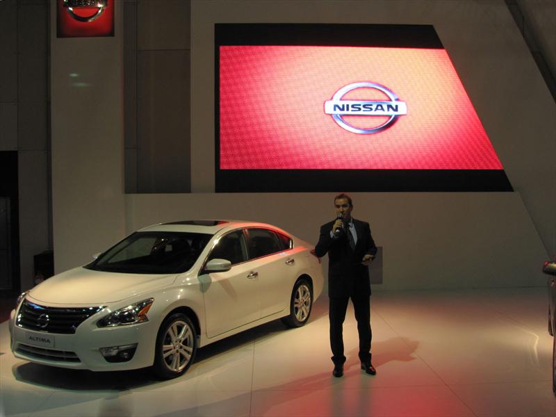 Nissan Altima y Versa en el Salón de BA 2013