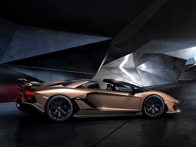 Lamborghini Aventador SVJ Roadster