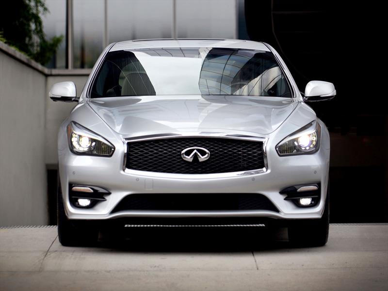 Infiniti Q70 2015