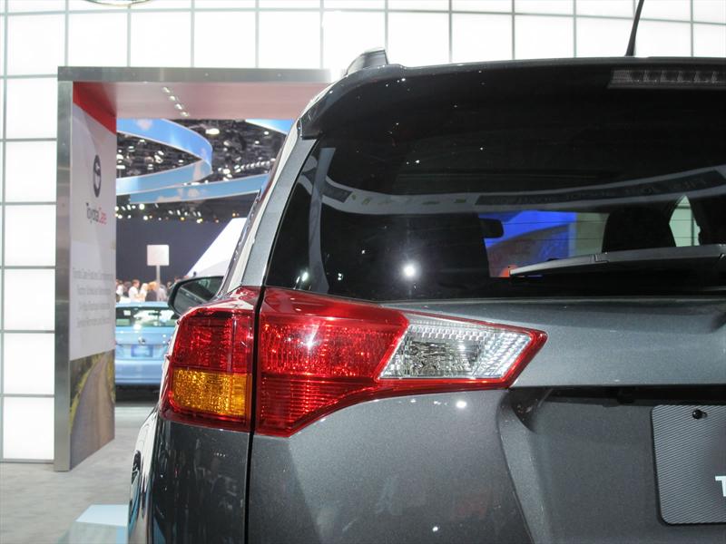 Toyota RAV4 2013 en el Salón de Los Ángeles