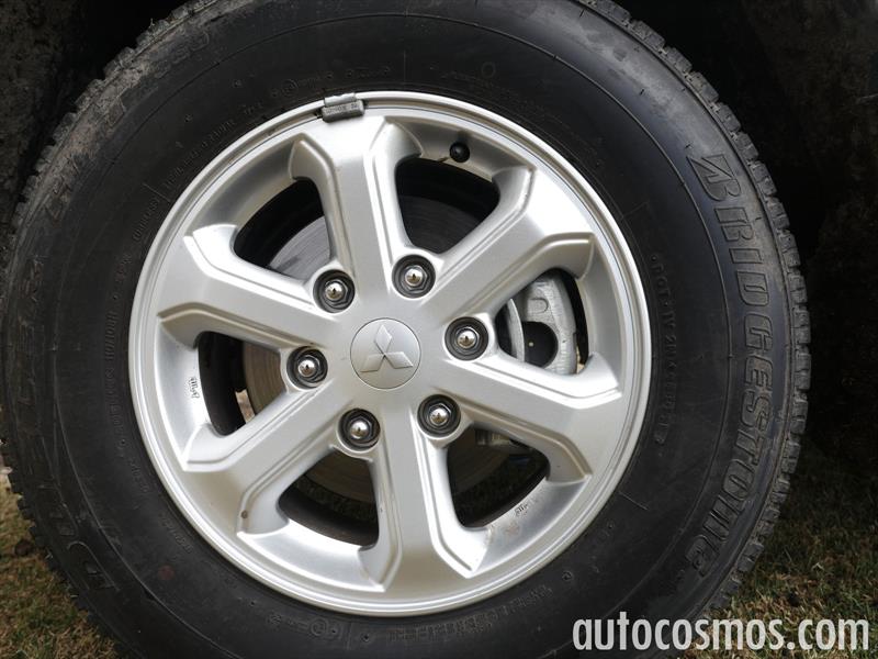 Nissan NP300 vs Toyota Hilux vs Mitsubishi L200