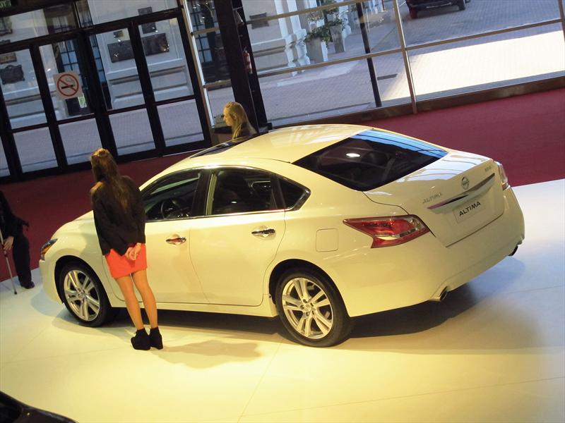 Nissan Altima y Versa en el Salón de BA 2013
