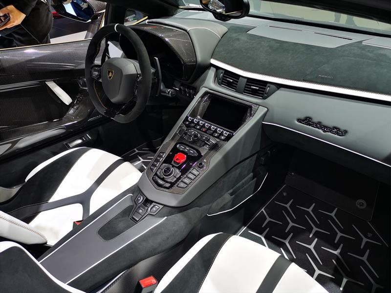 Lamborghini Aventador SVJ Roadster