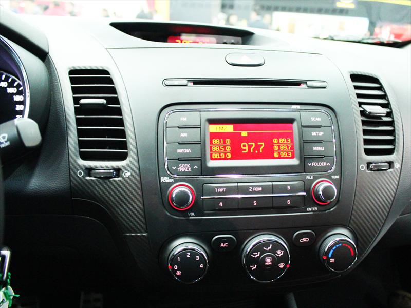 Nuevo Kia Cerato 2013 en el Salón del Automóvil