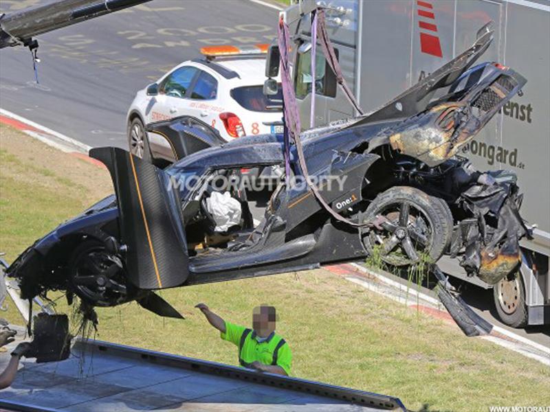 Koenigsegg One:1 destriudo en el Infierno Verde