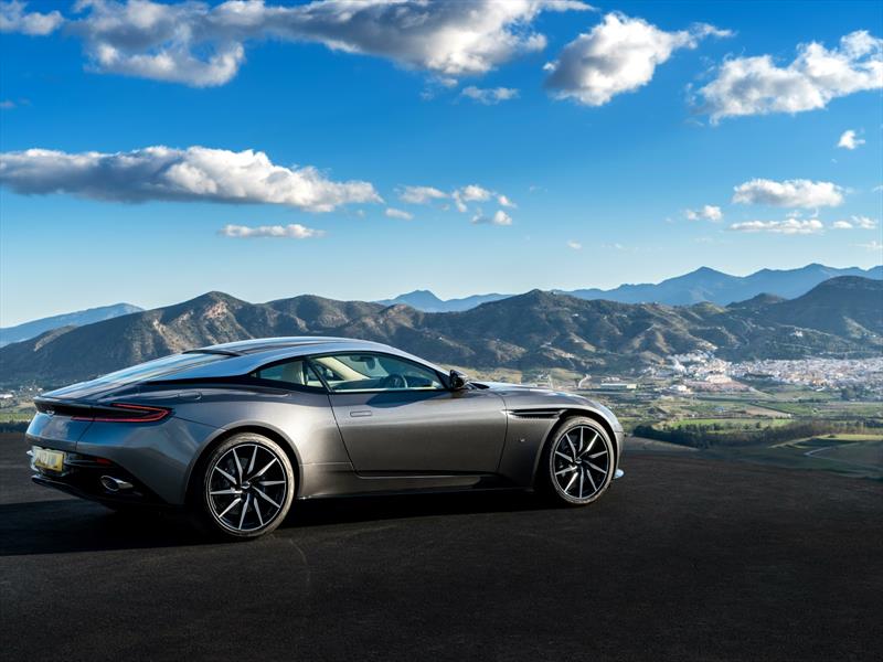 Aston Martin DB11