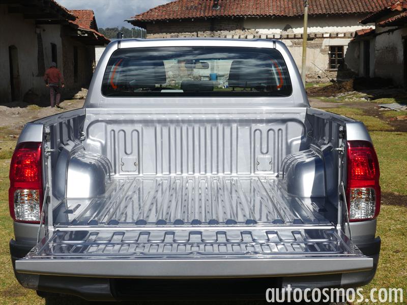 Nissan NP300 vs Toyota Hilux vs Mitsubishi L200