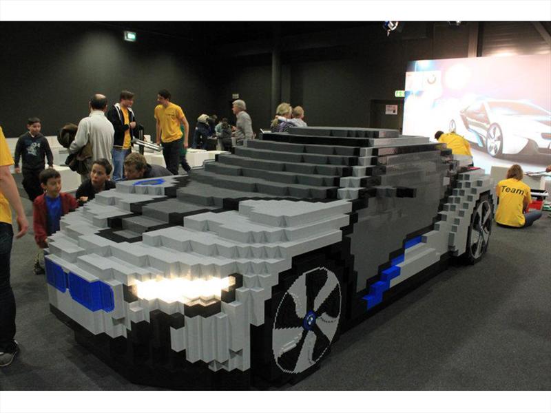 BMW i8 Concept construido con piezas de LEGO