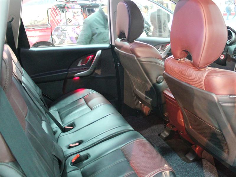 Mahindra XUV 500 debuta en el Salón del Automóvil