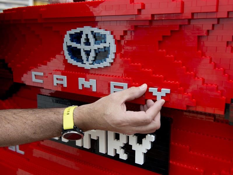 Toyota Camry con Lego