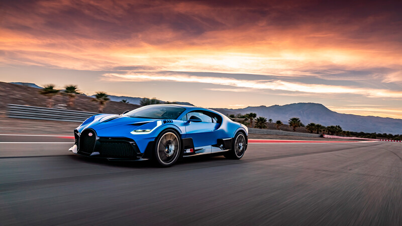 Tres Bugatti Divo juntos en pista