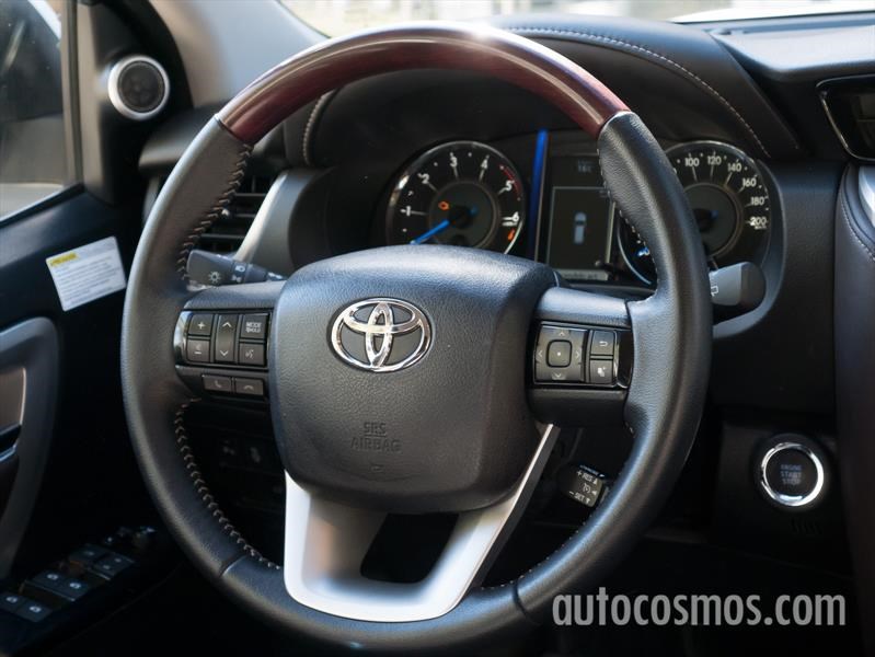 Nueva Toyota SW4 a prueba