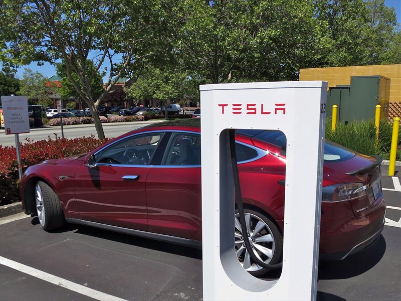 Tesla Model S y Supercharger