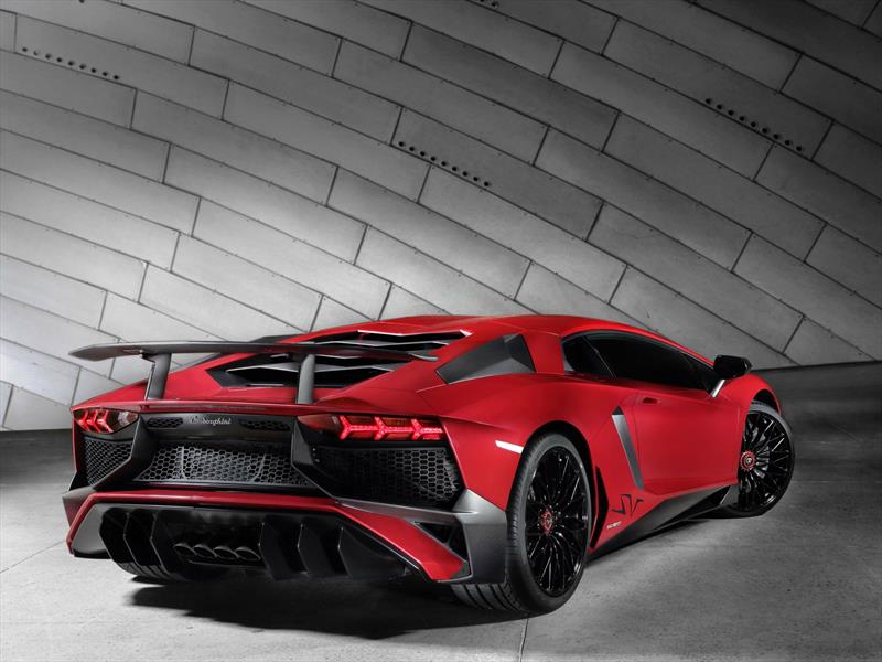 Lamborghini Aventador LP 750-4 Superveloce