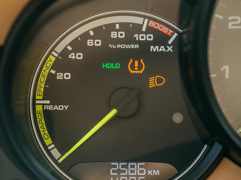 ¿Cómo funciona un auto híbrido?