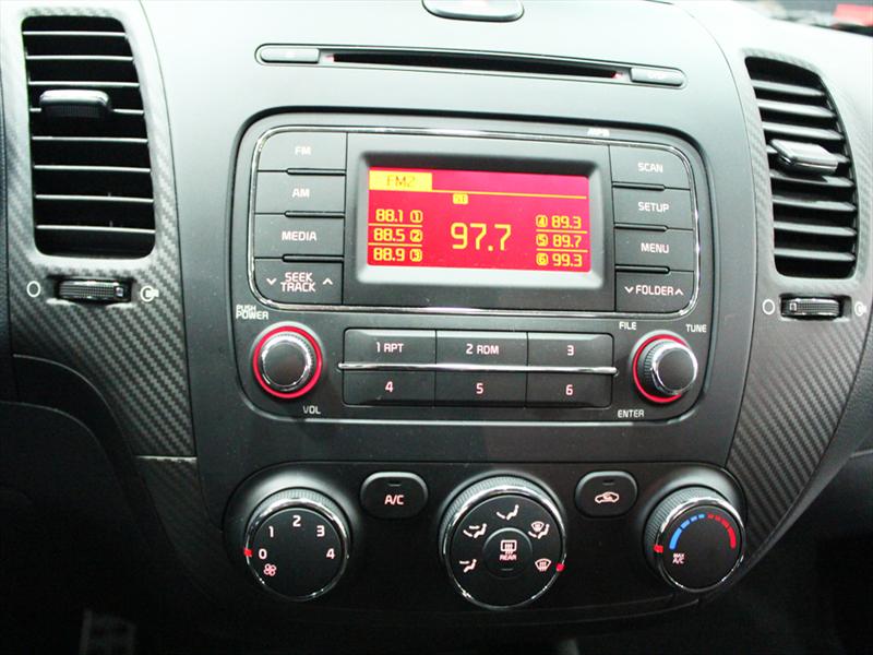Nuevo Kia Cerato 2013 en el Salón del Automóvil
