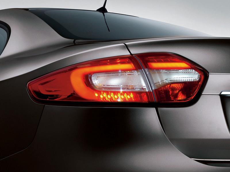 Renault Fluence se renueva.