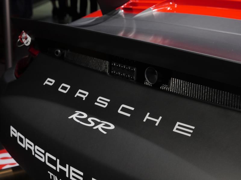 Porsche 911 RSR