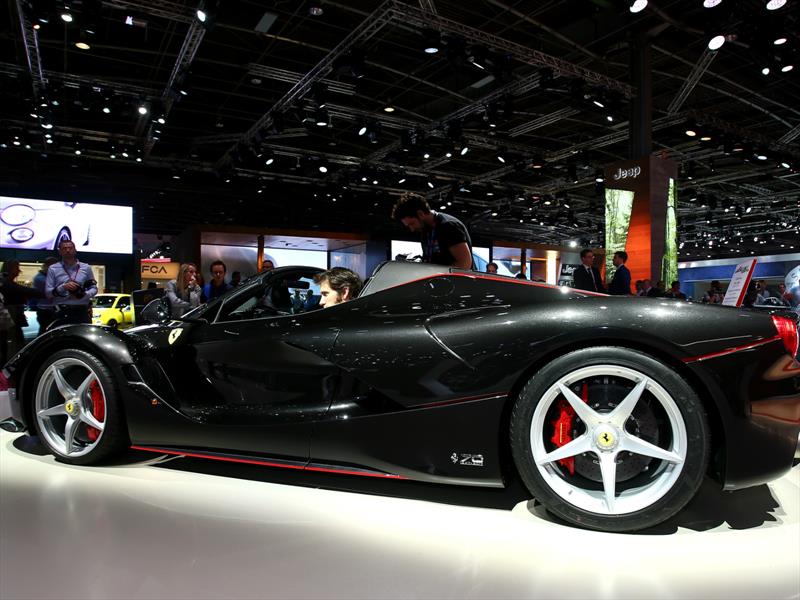 Ferrari Laferrari Aperta