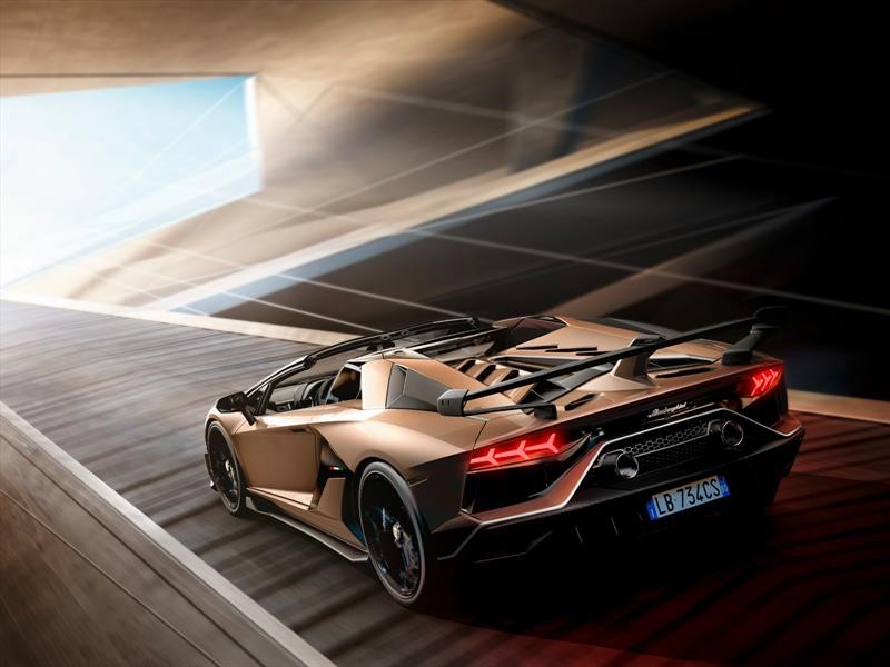 Lamborghini Aventador SVJ Roadster