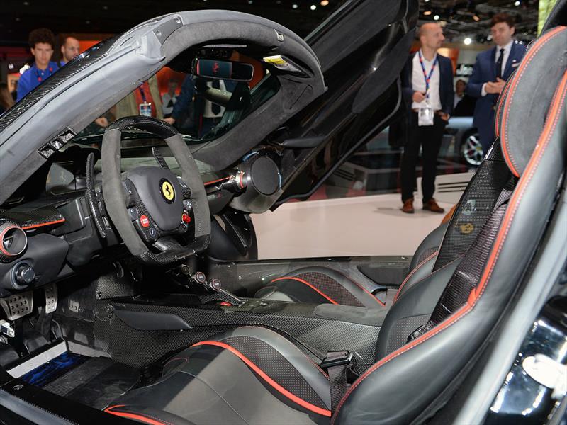 Ferrari Laferrari Aperta