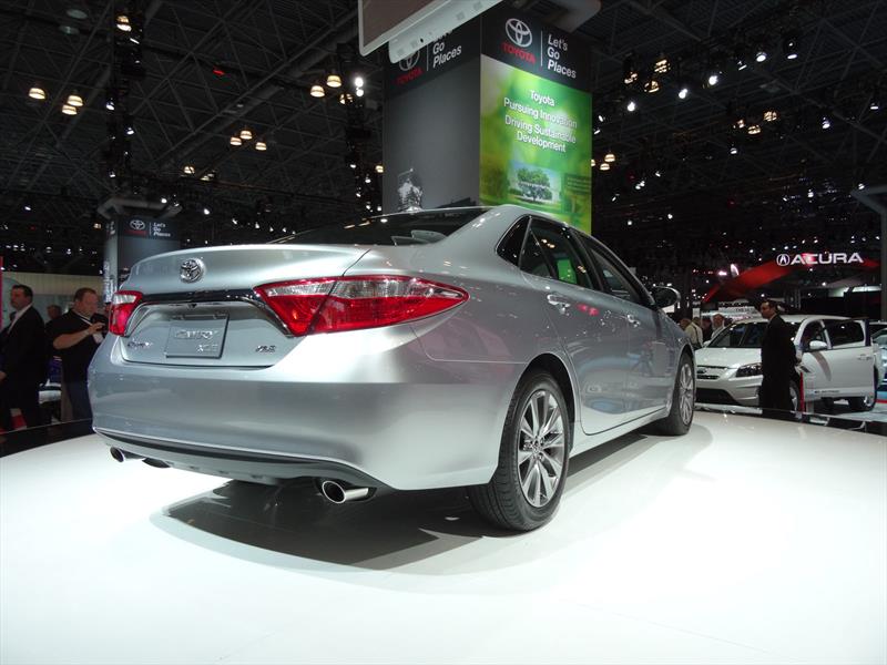 Toyota Camry 2015 se presenta