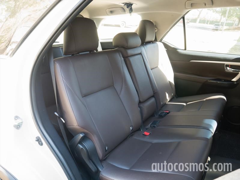 Nueva Toyota SW4 a prueba