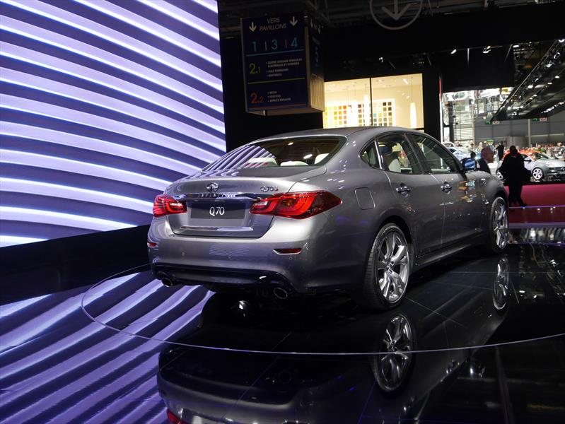 Infiniti Q70 2015