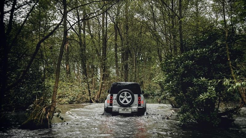 Land Rover Defender 2020