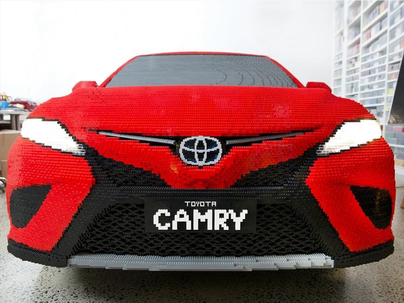Toyota Camry con Lego