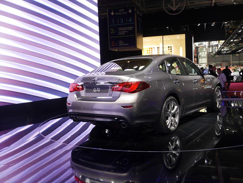 Infiniti Q70 2015