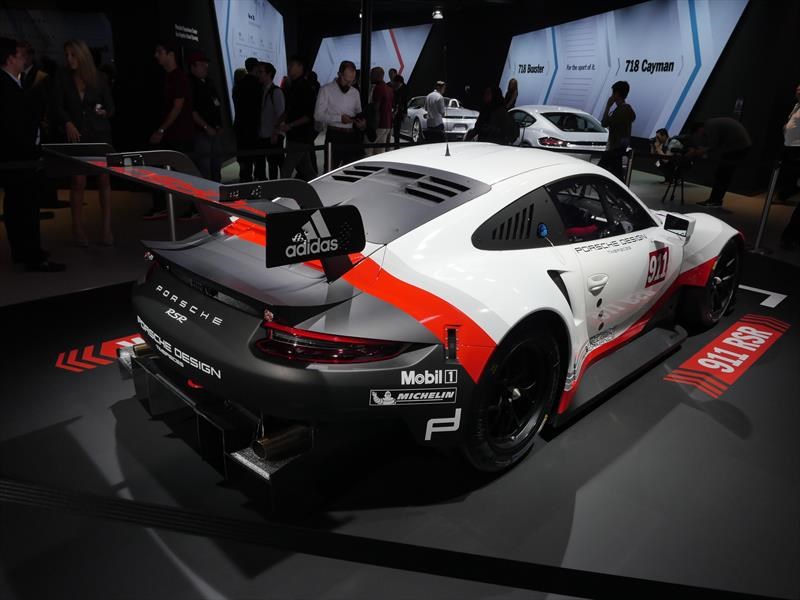 Porsche 911 RSR
