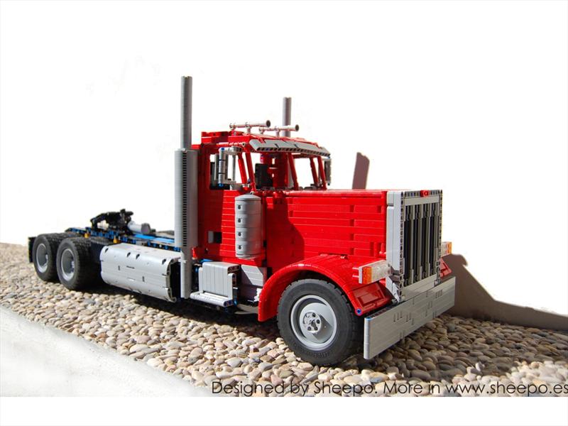 Camión Peterbilt construido con piezas de LEGO