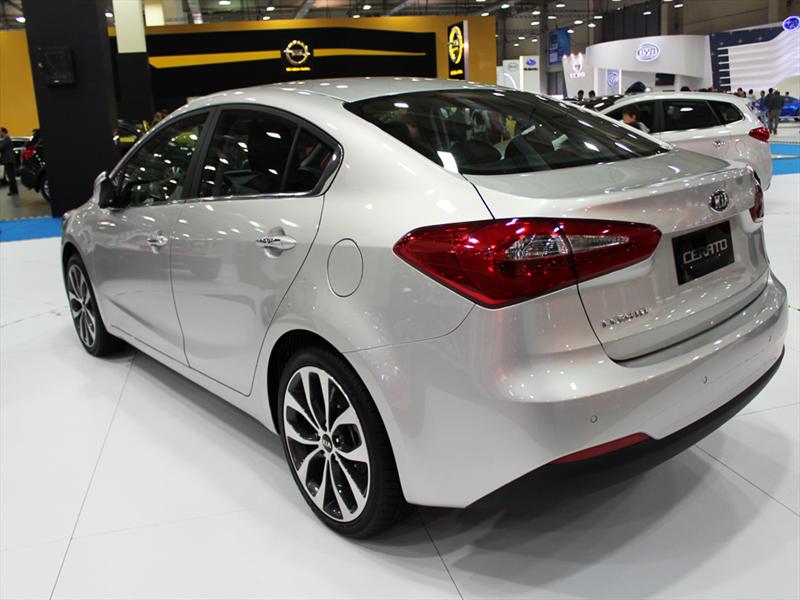 Nuevo Kia Cerato 2013 en el Salón del Automóvil