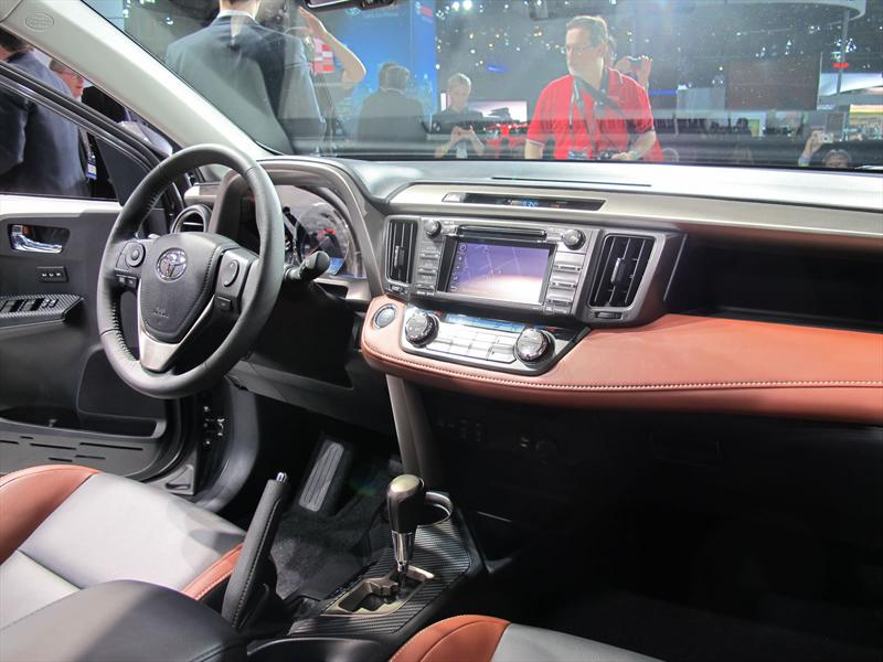 Toyota RAV4 2013 en el Salón de Los Ángeles