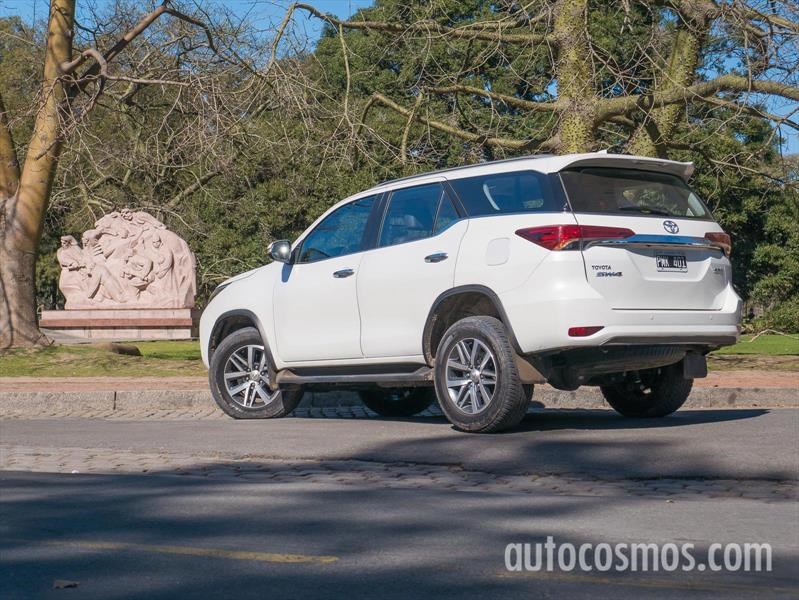 Nueva Toyota SW4 a prueba