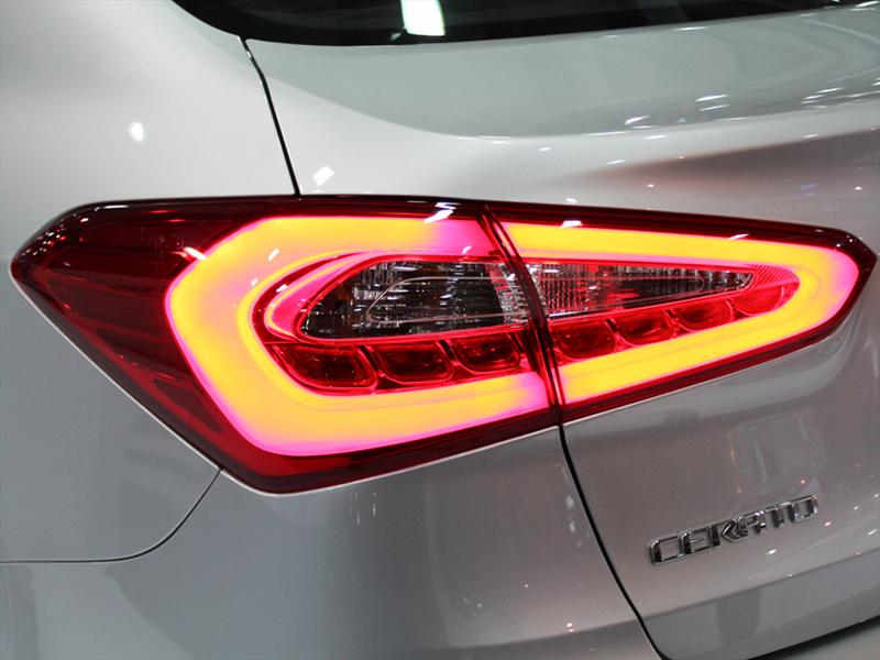 Nuevo Kia Cerato 2013 en el Salón del Automóvil