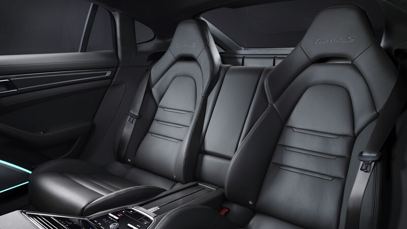 Porsche Panamera 2021 - asientos traseros