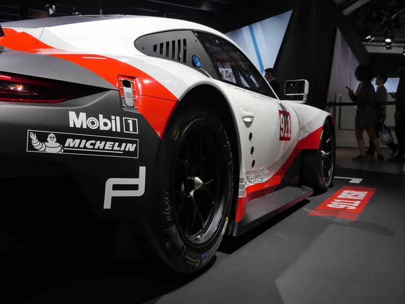 Porsche 911 RSR